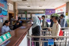 这个捡来的孩子考上大学了，她的一句感恩话让人泪目……